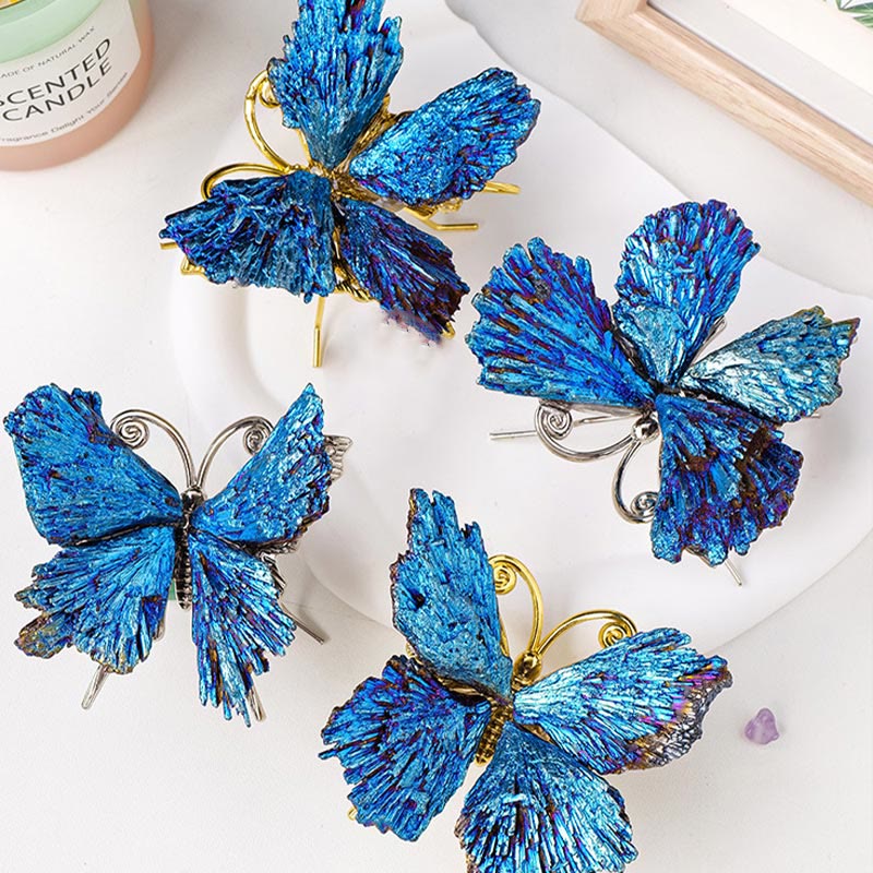 Décoration en pierre précieuse papillon en tourmaline cyanite Aura Olivenorma