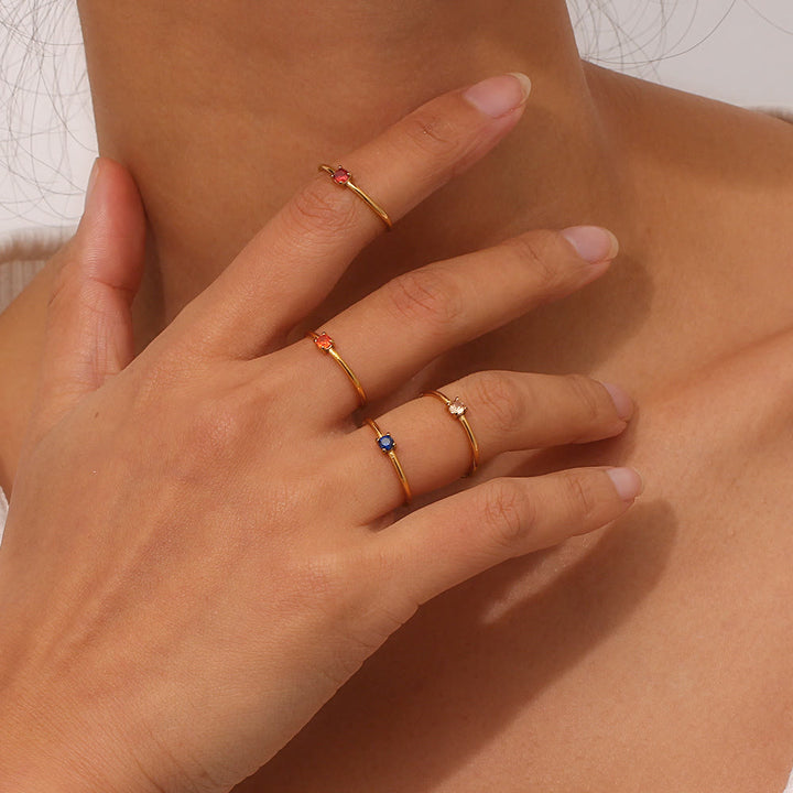 Bague simple en acier inoxydable plaqué 18 carats avec pierre de naissance Olivenorma