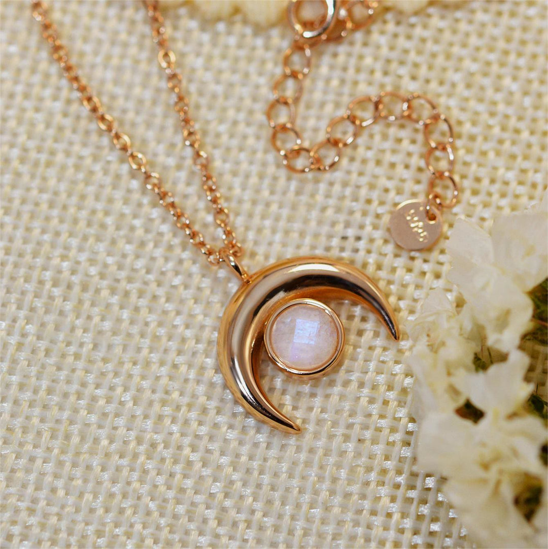 Collier pendentif en forme de lune en pierre de lune naturelle Olivenorma