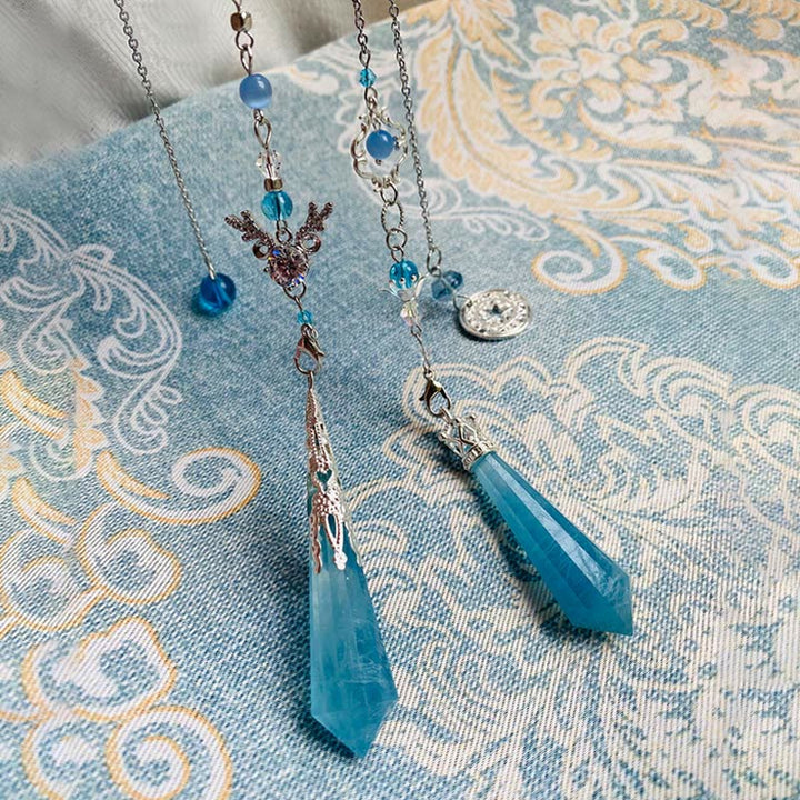Pendule à chaîne en argent avec couronne de bois de cerf en aigue-marine Olivenorma