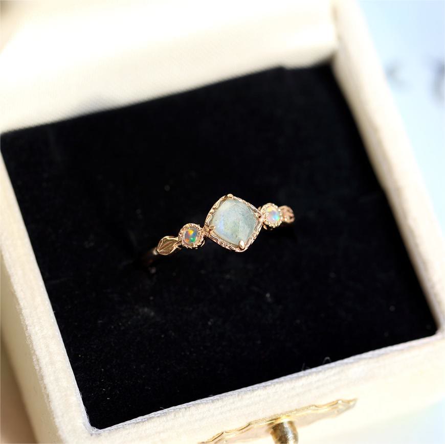 Collier avec anneau carré en pierre naturelle de labradorite Olivenorma