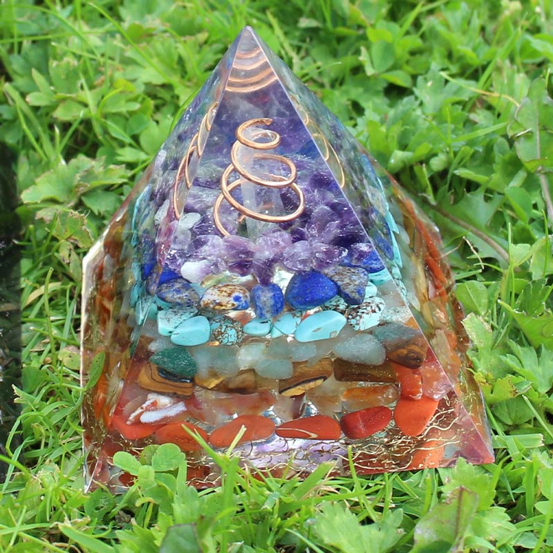 Pyramide d'orgone paisible de chakra naturel Olivenorma