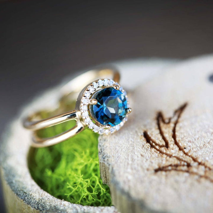 Bague de fiançailles Olivenorma « Deepen Love » avec topaze bleue taille ronde