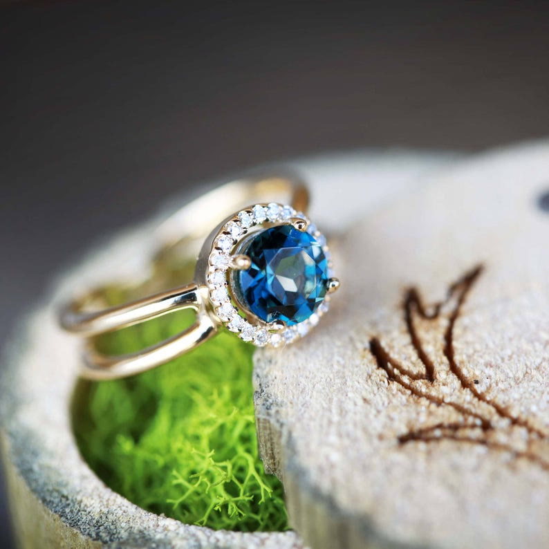 Bague de fiançailles Olivenorma « Deepen Love » avec topaze bleue taille ronde