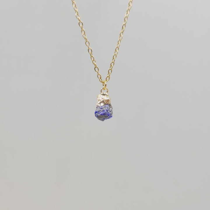 Collier en pierre précieuse brute irrégulière en cristal Olivenorma