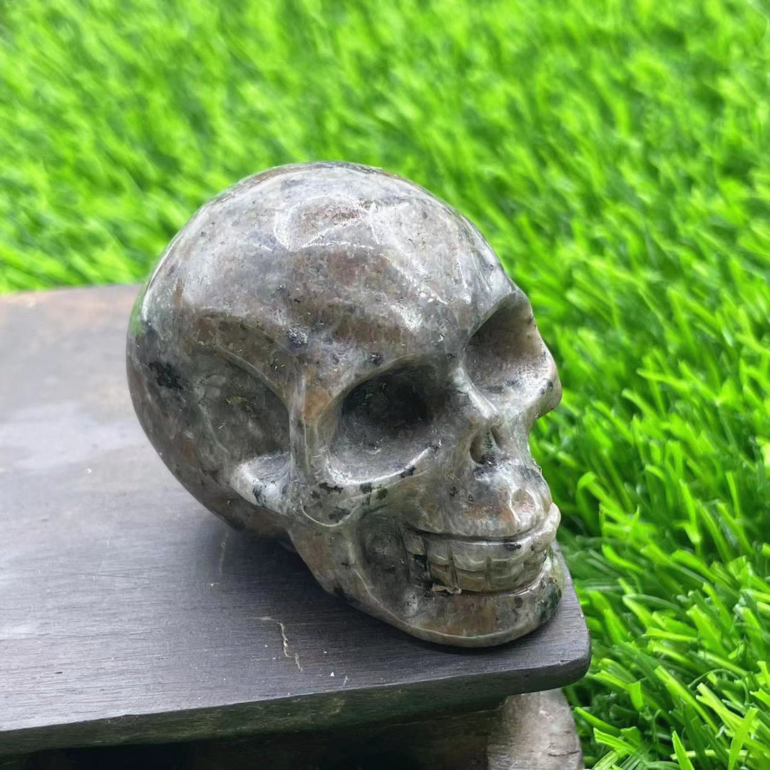 Décoration en pierre précieuse de crâne en cristal naturel sculpté Olivenorma de 5 cm