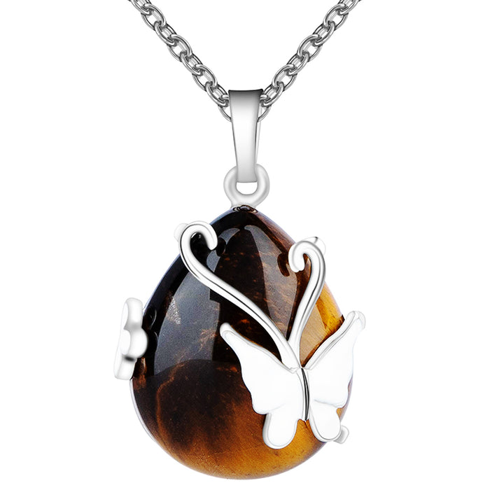 Collier en pierres précieuses avec ailes de papillon en cristal