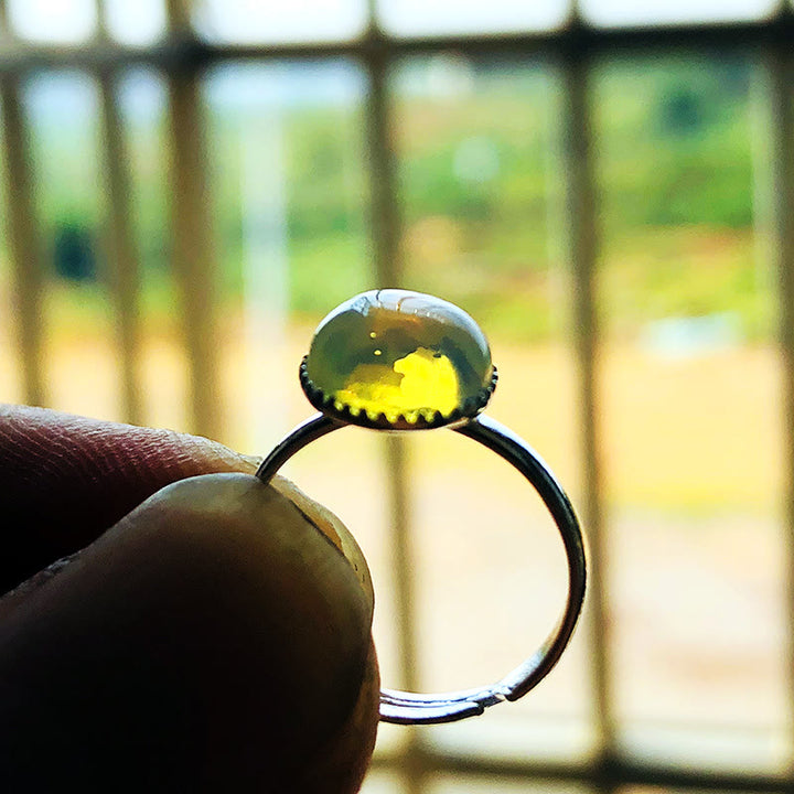 Bague ajustable simple en demi-cercle avec opale et pierre de lune Olivenorma