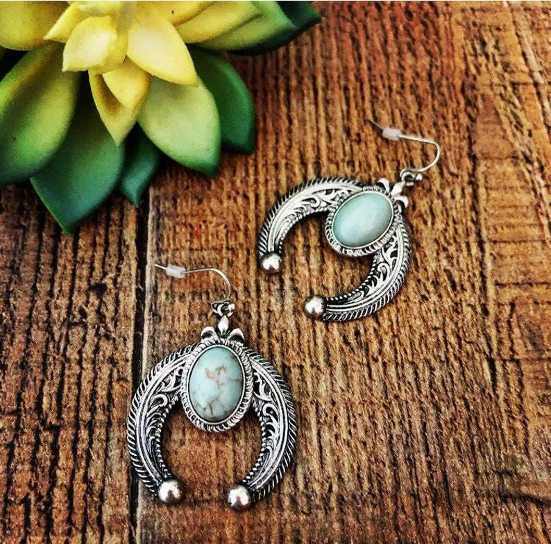 Boucles d'oreilles en turquoise sculptées en forme de croissant de lune Olivenorma