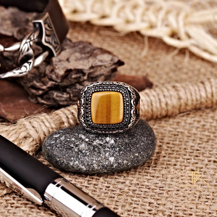 Bague pour homme en métal avec œil de tigre gravé Olivenorma