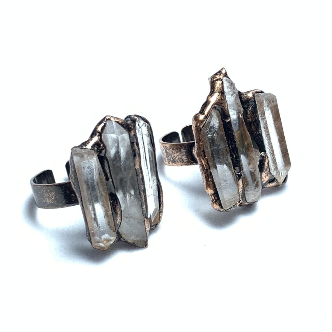 Bague réglable à triple combinaison irrégulière en quartz clair naturel Olivenorma