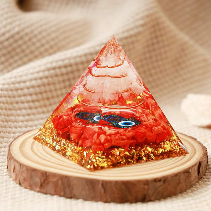 Quartz clair Olivenorma avec corail rouge Hamsa et pyramide orgone du mauvais œil