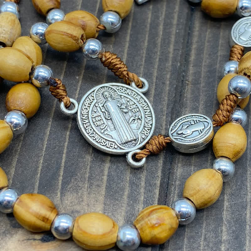 Collier chapelet en bois uni avec croix tricotée Olivenorma