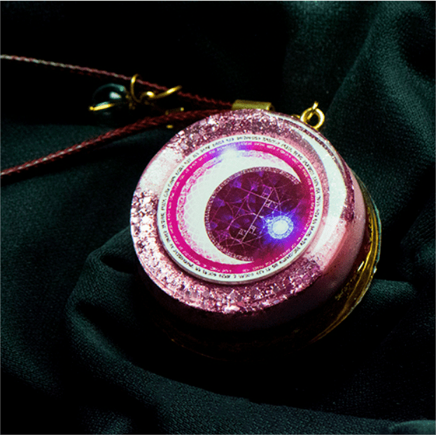 Collier Orgonite avec pendentif en phase de lune rose et banderole Moonlight Streamer Olivenorma
