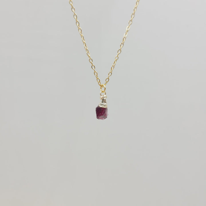 Collier en pierre précieuse brute irrégulière en cristal Olivenorma