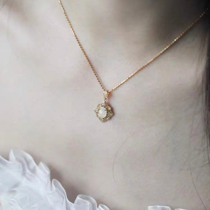 Collier avec pendentif en forme de losange découpé en opale naturelle Olivenorma