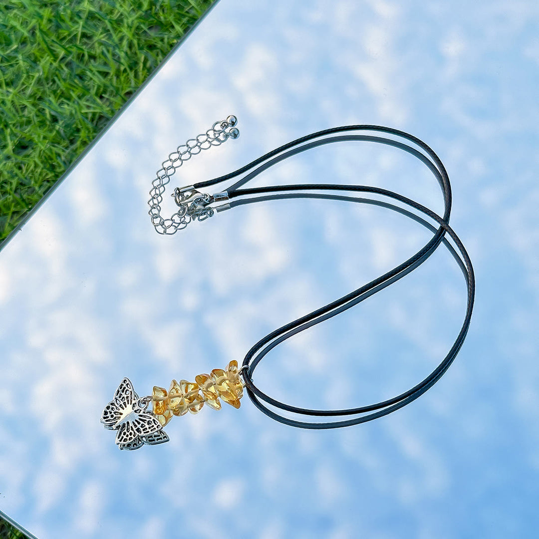 Collier en cuir et fil ciré avec pompon papillon en pierre naturelle Olivenorma