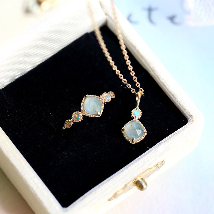 Collier avec anneau carré en pierre naturelle de labradorite Olivenorma