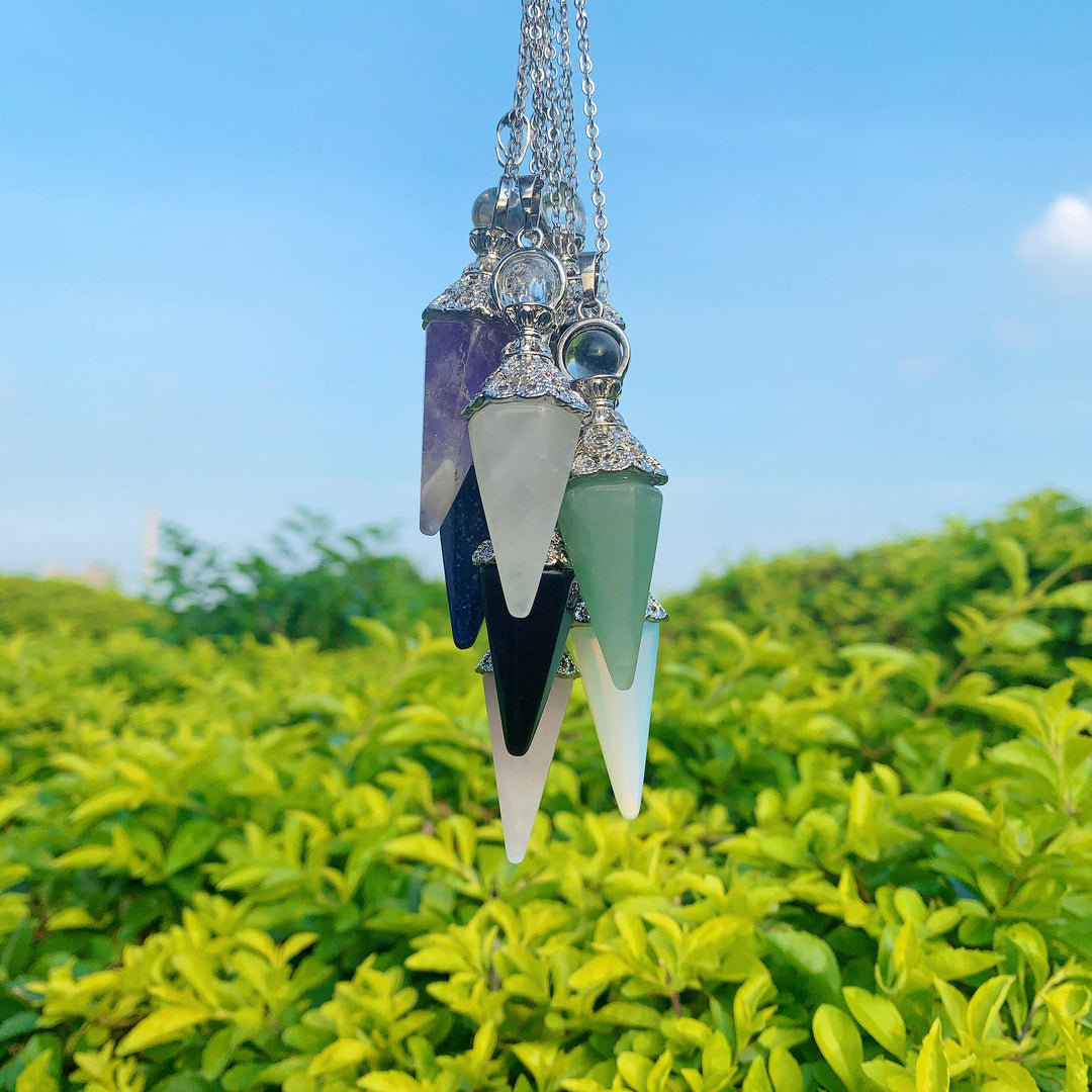 Colliers pendentifs à pointe de cristal de guérison Olivenorma