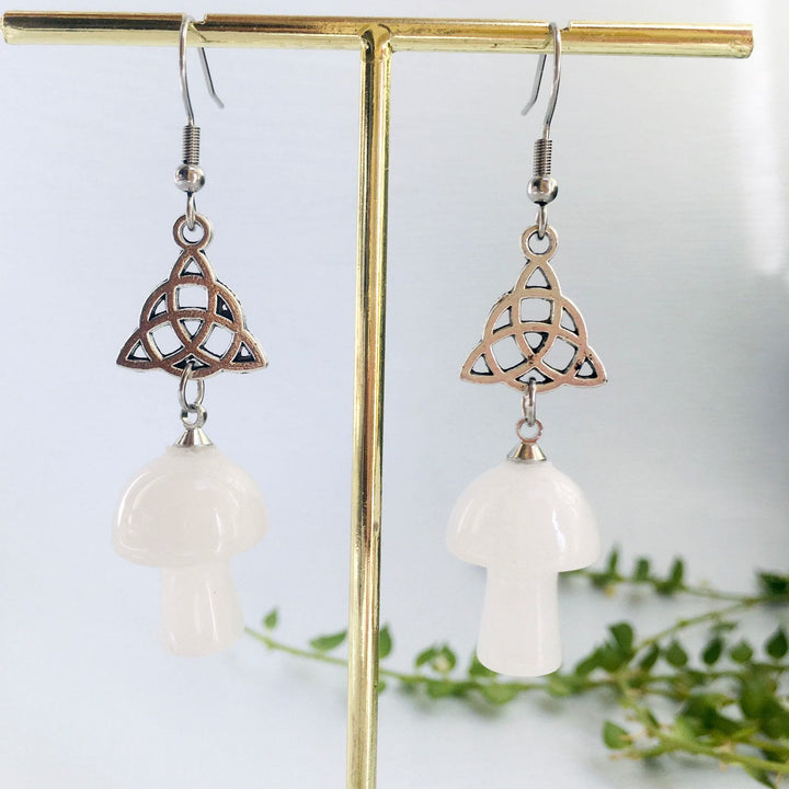 Boucles d'oreilles à tige en forme de champignon mignon en pierre de cristal naturel Olivenorma