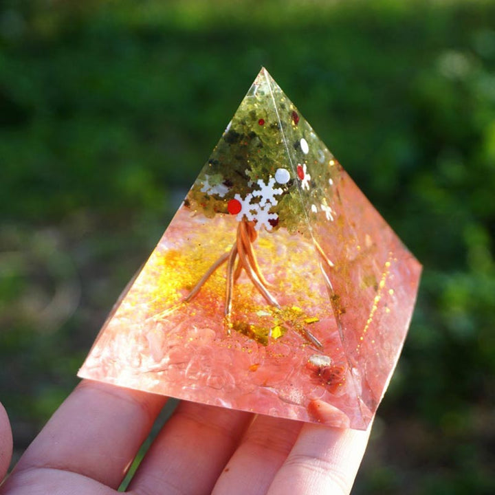 Pyramide d'orgone arbre de vie en cristal rose péridot de Noël Olivenorma