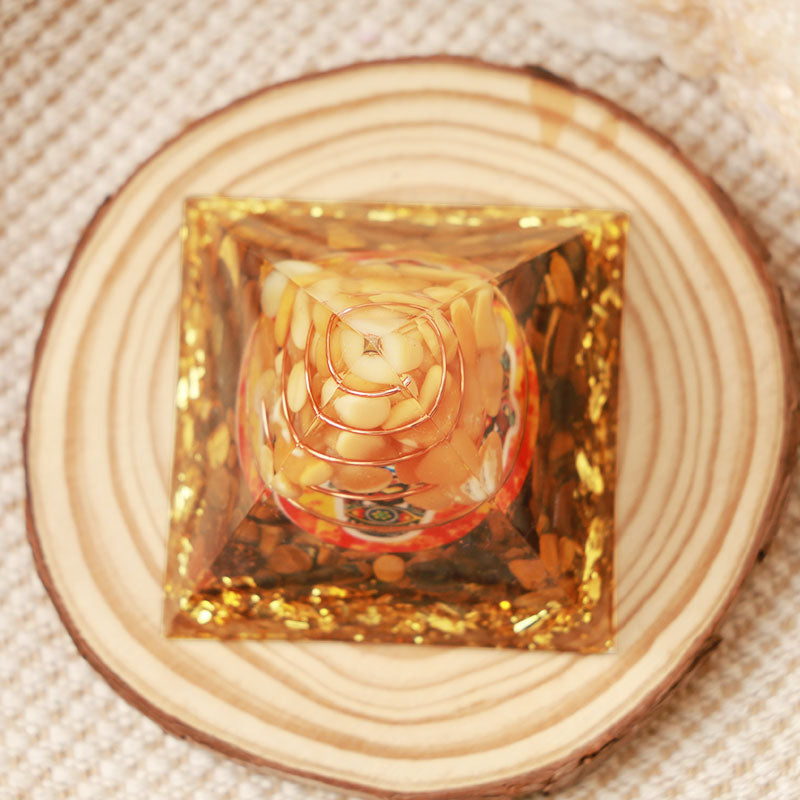Pierre de soleil Olivenorma avec œil de tigre Pyramide Orgone Hamsa