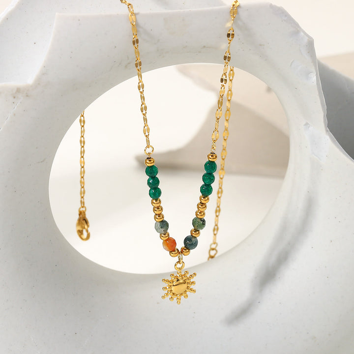 Collier avec pendentif en pierre de soleil émeraude et labradorite Olivenorma