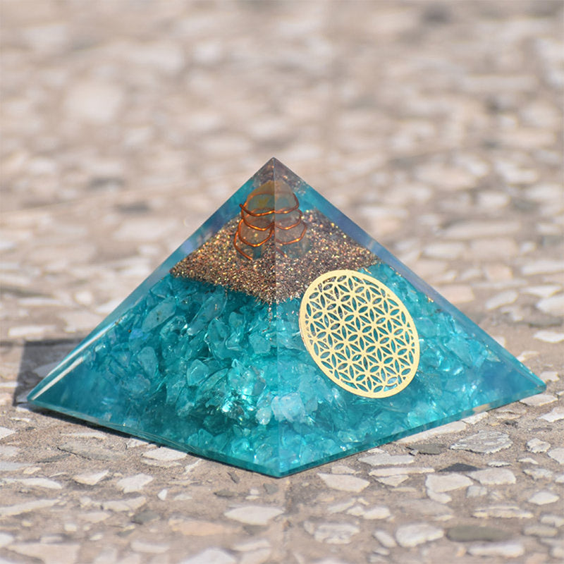 Cristal transparent Olivenorma avec pyramide orgone de guérison aigue-marine