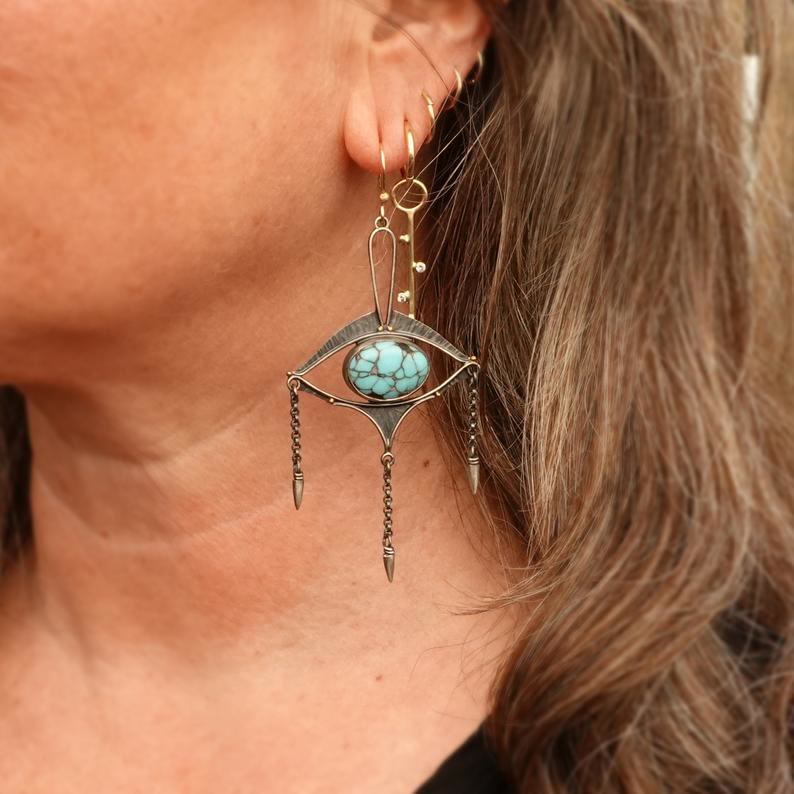 Boucles d'oreilles bohèmes en turquoise avec découpes géométriques Olivenorma
