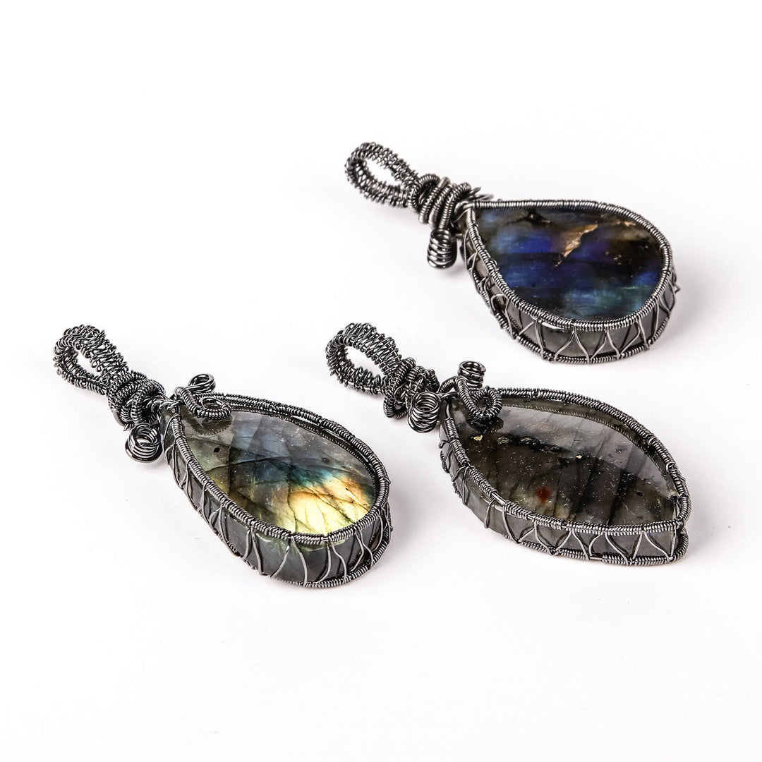 Collier avec pendentif en fil de fer amorphe en labradorite naturelle Olivenorma