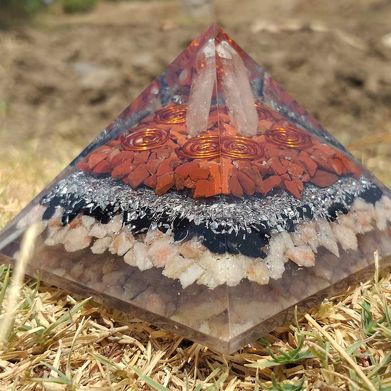 Pilier en cristal transparent Olivenorma avec pyramide orgonite en pierre solaire