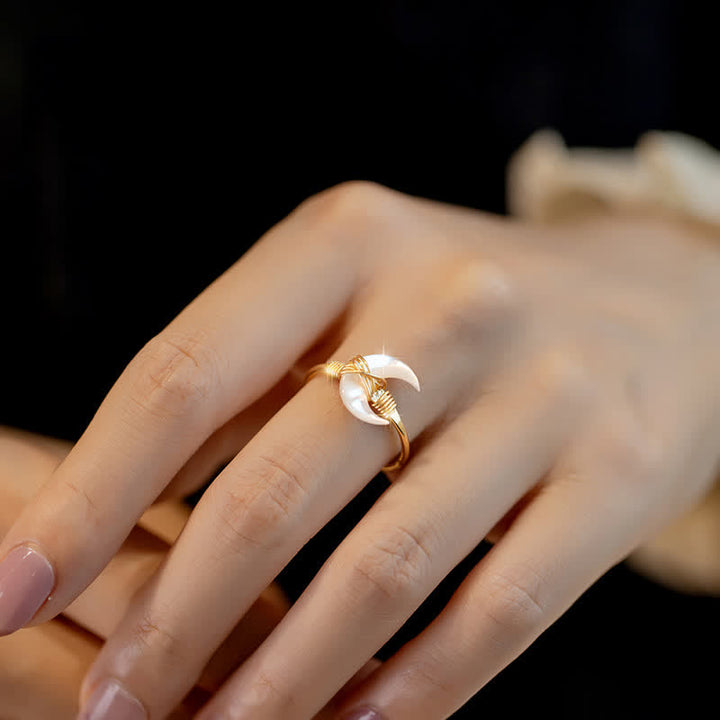 Bague ajustable ouverte en croissant de nacre Olivenorma