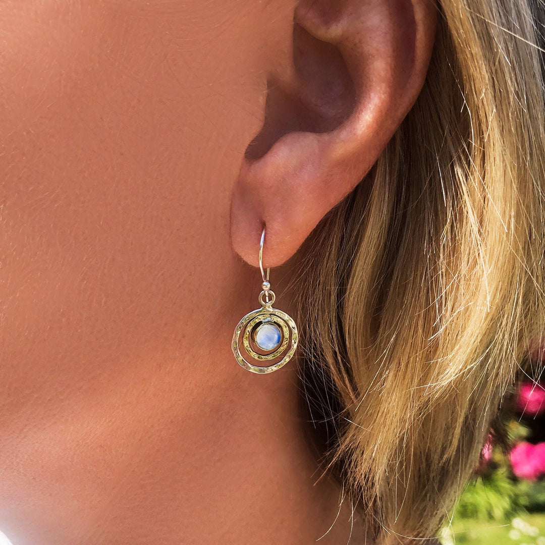 Boucles d'oreilles à découpe circulaire avec pierres précieuses