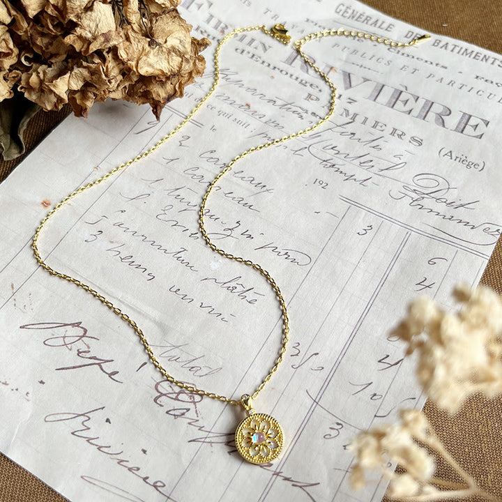 Collier pendentif rond en pierre de lune et fleur Olivenorma