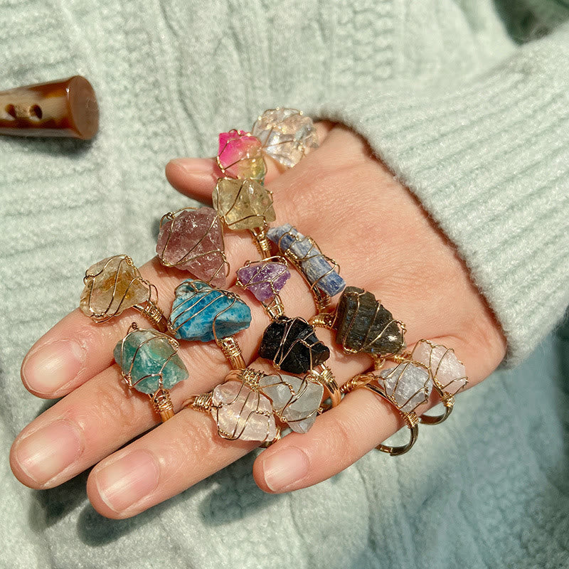 Bague en pierre précieuse naturelle irrégulière enroulée en fil de fer brut Olivenorma