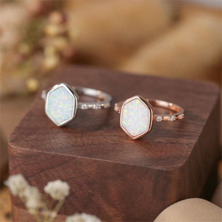 Bague Olivenorma en zircon brut opale hexagonale