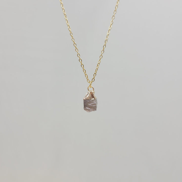 Collier en pierre précieuse brute irrégulière en cristal Olivenorma