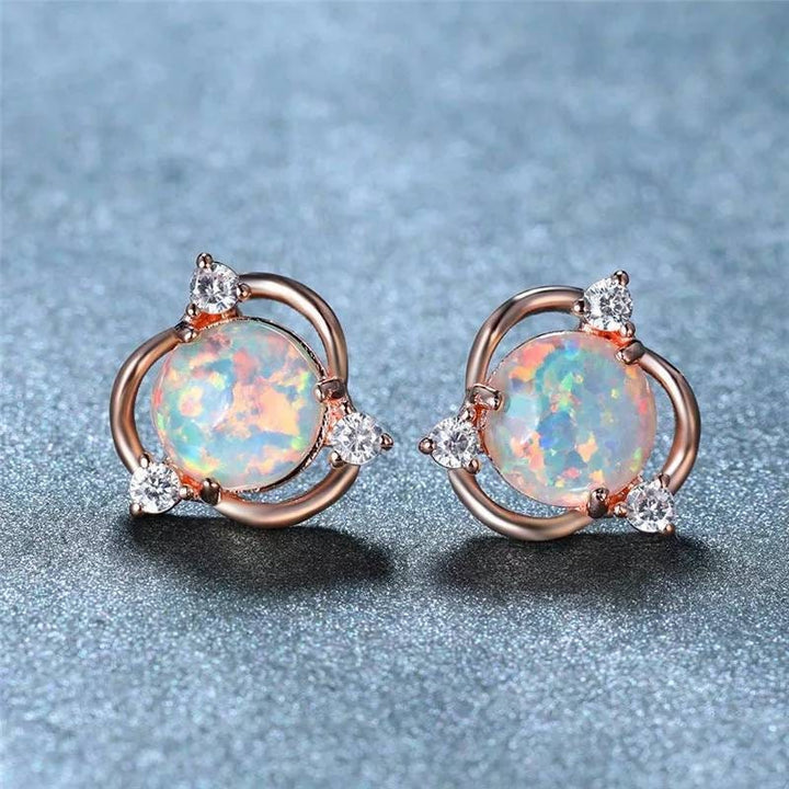 Boucles d'oreilles à tige rondes en zircon blanc et opale Olivenorma