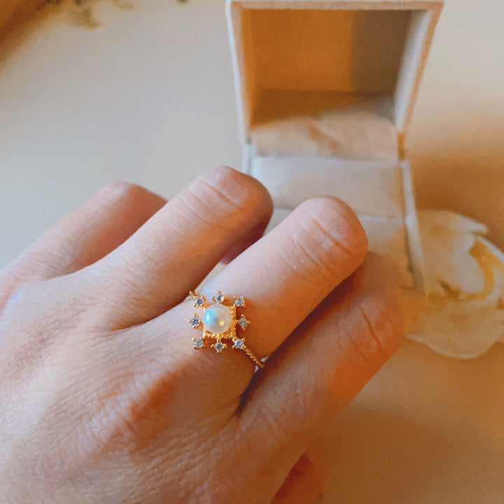 Bague en perle naturelle avec zircon et fleur romantique Olivenorma