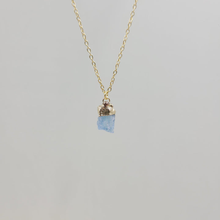 Collier en pierre précieuse brute irrégulière en cristal Olivenorma