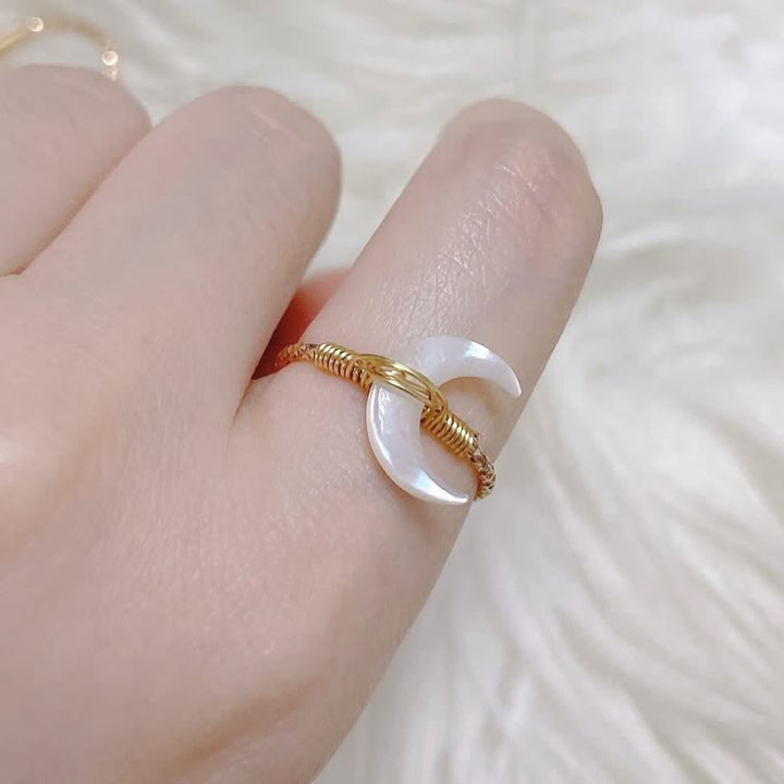 Bague ajustable ouverte en croissant de nacre Olivenorma