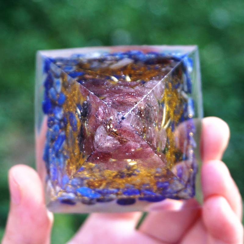 Lapis-lazuli Olivenorma avec pyramide d'orgone de l'arbre de vie en quartz fraise