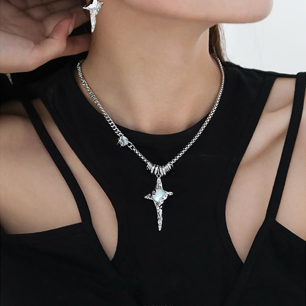 Collier pendentif étoile plissée en alliage avec pierre de lune Olivenorma
