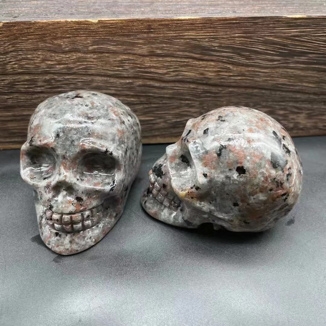 Décoration en pierre précieuse de crâne en cristal naturel sculpté Olivenorma de 7 cm