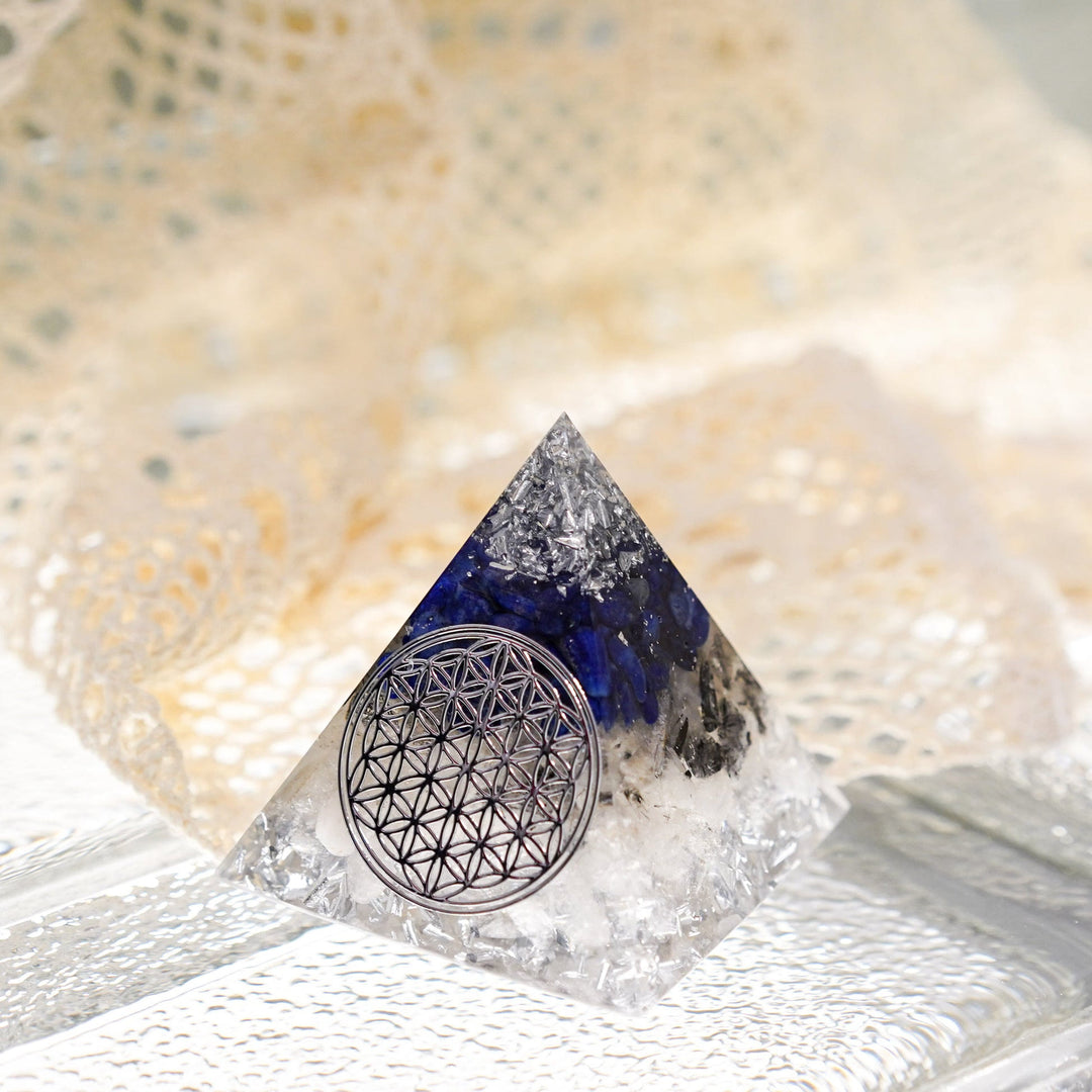 Série de tours énergétiques Olivenorma Pyramide orgonite Fleur de vie