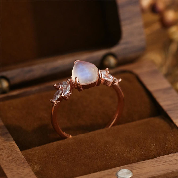 Bague en or rose en forme de goutte avec zircon blanc et pierre de lune Olivenorma