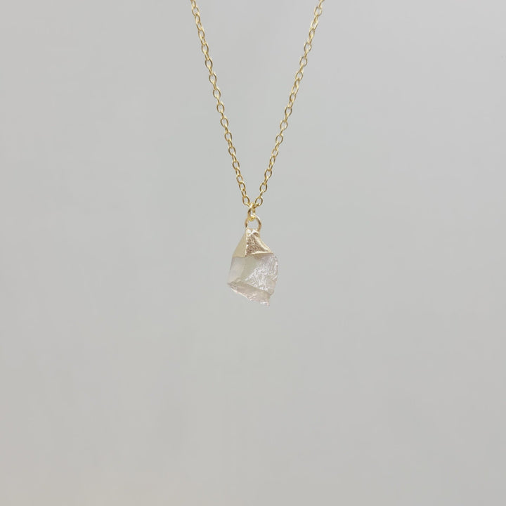 Collier en pierre précieuse brute irrégulière en cristal Olivenorma