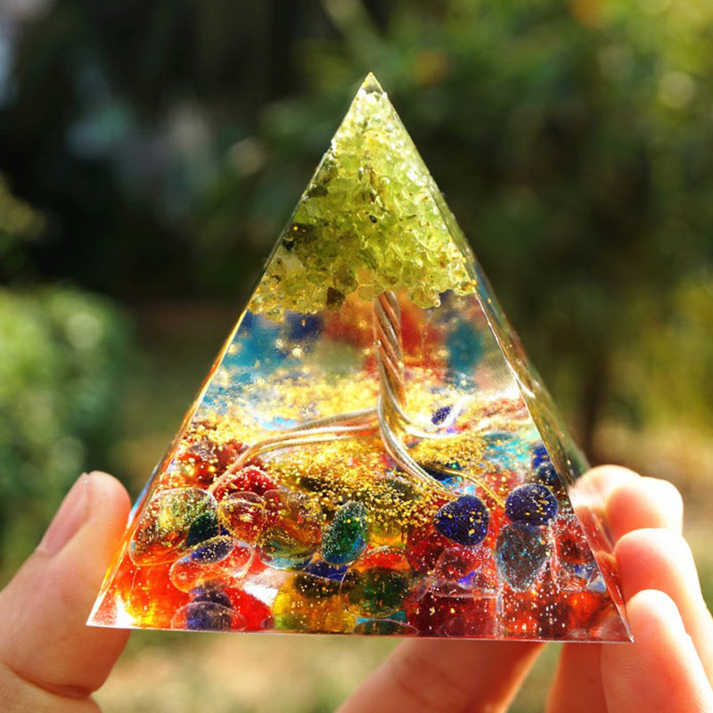 Pyramide d'orgone de l'arbre de vie en fluorite et péridot Olivenorma