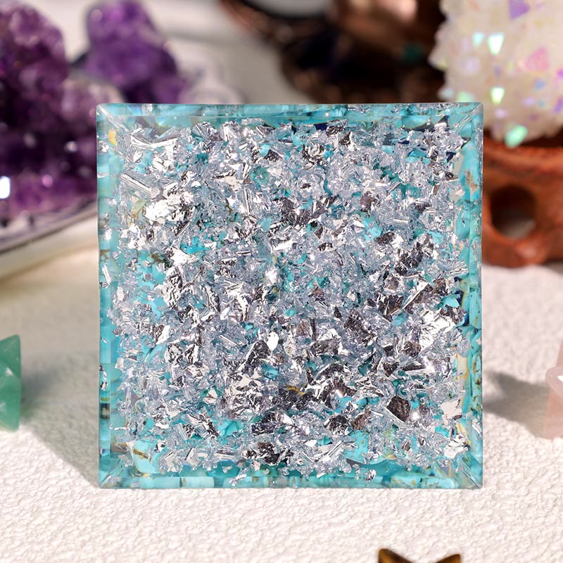 Pyramide d'orgone en sodalite bleue et turquoise Olivenorma