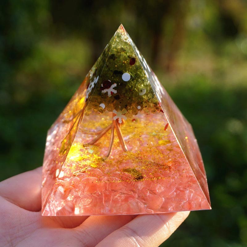 Pyramide d'orgone arbre de vie en cristal rose péridot de Noël Olivenorma